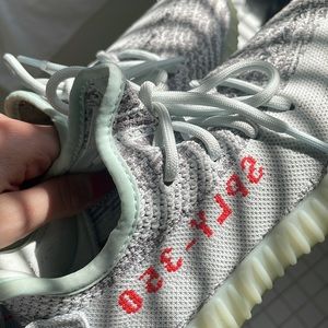 YEEZY BLUE TINT/GREY THREE/HIGH RISK